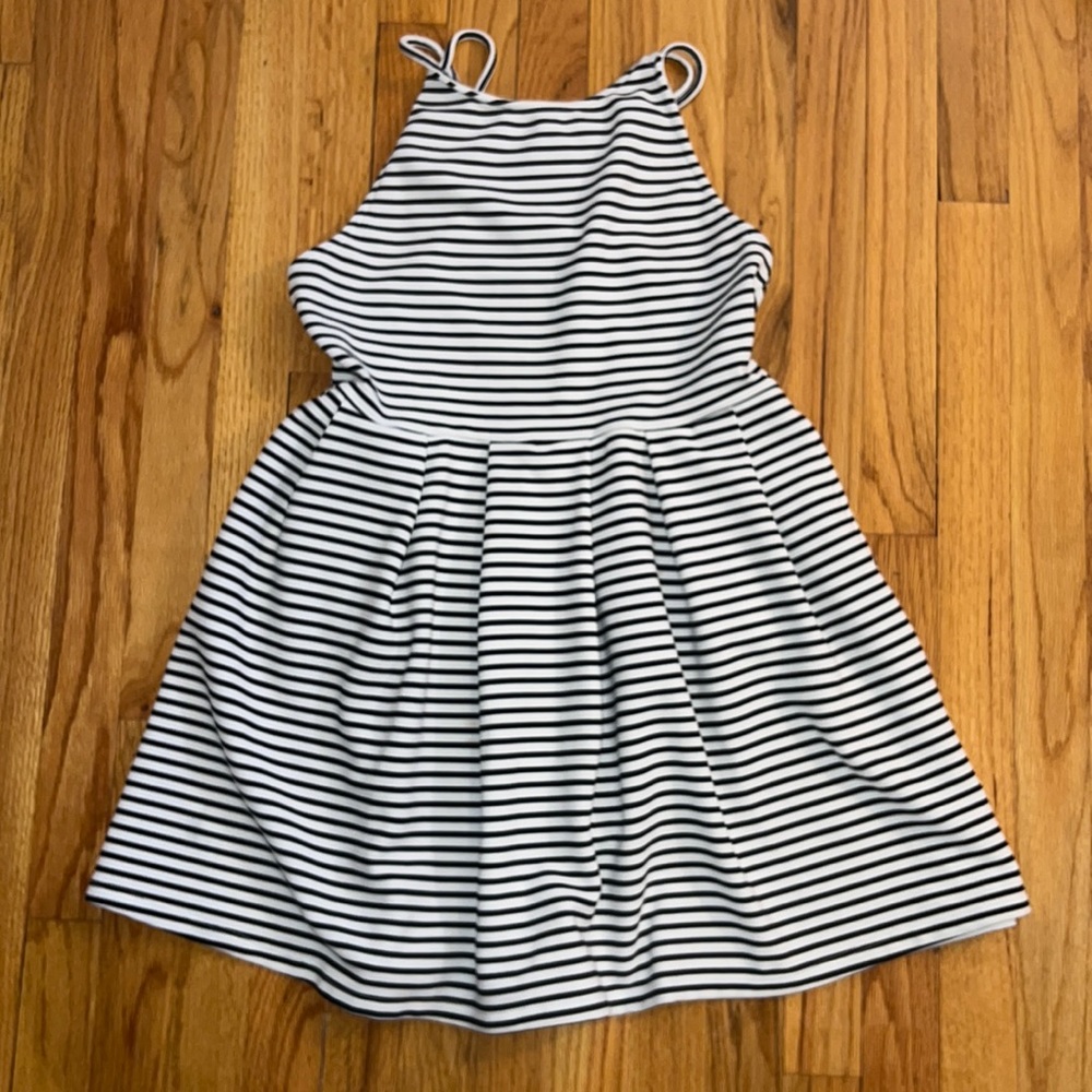Striped pleated dress, perfect for summer!